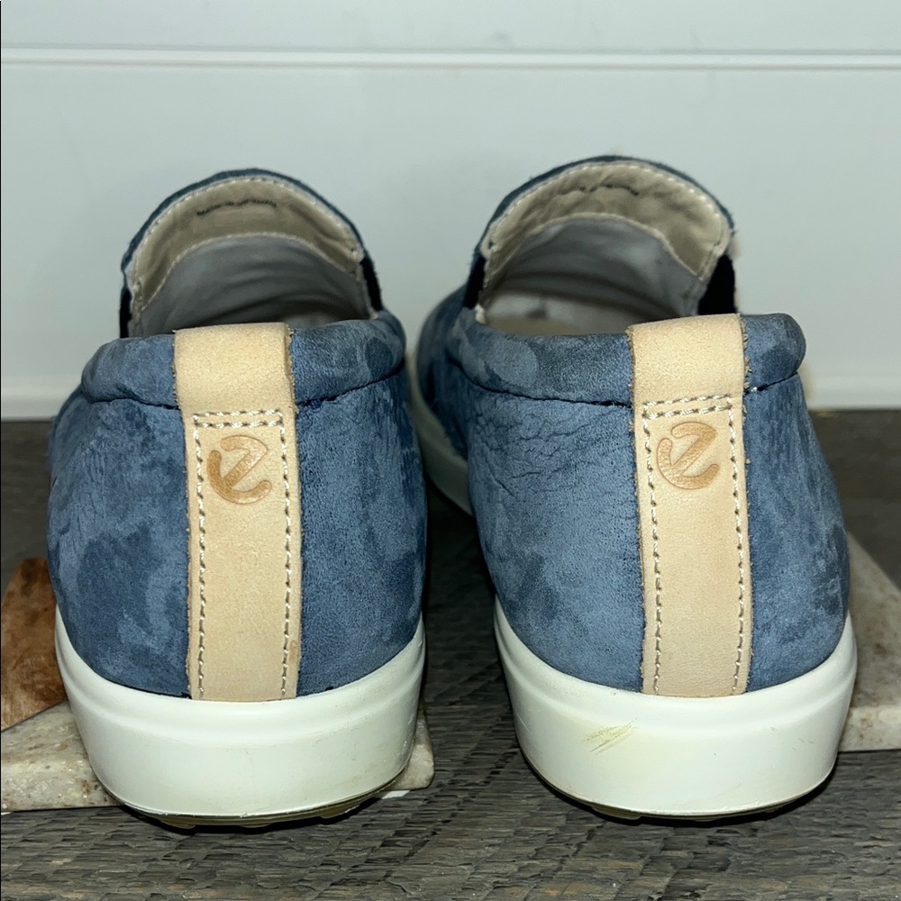 ECCO Womens Soft Classic Marine Nubuck Slip On Sneakers - EU 40 / US 9-9.5 - Picture 7 of 10